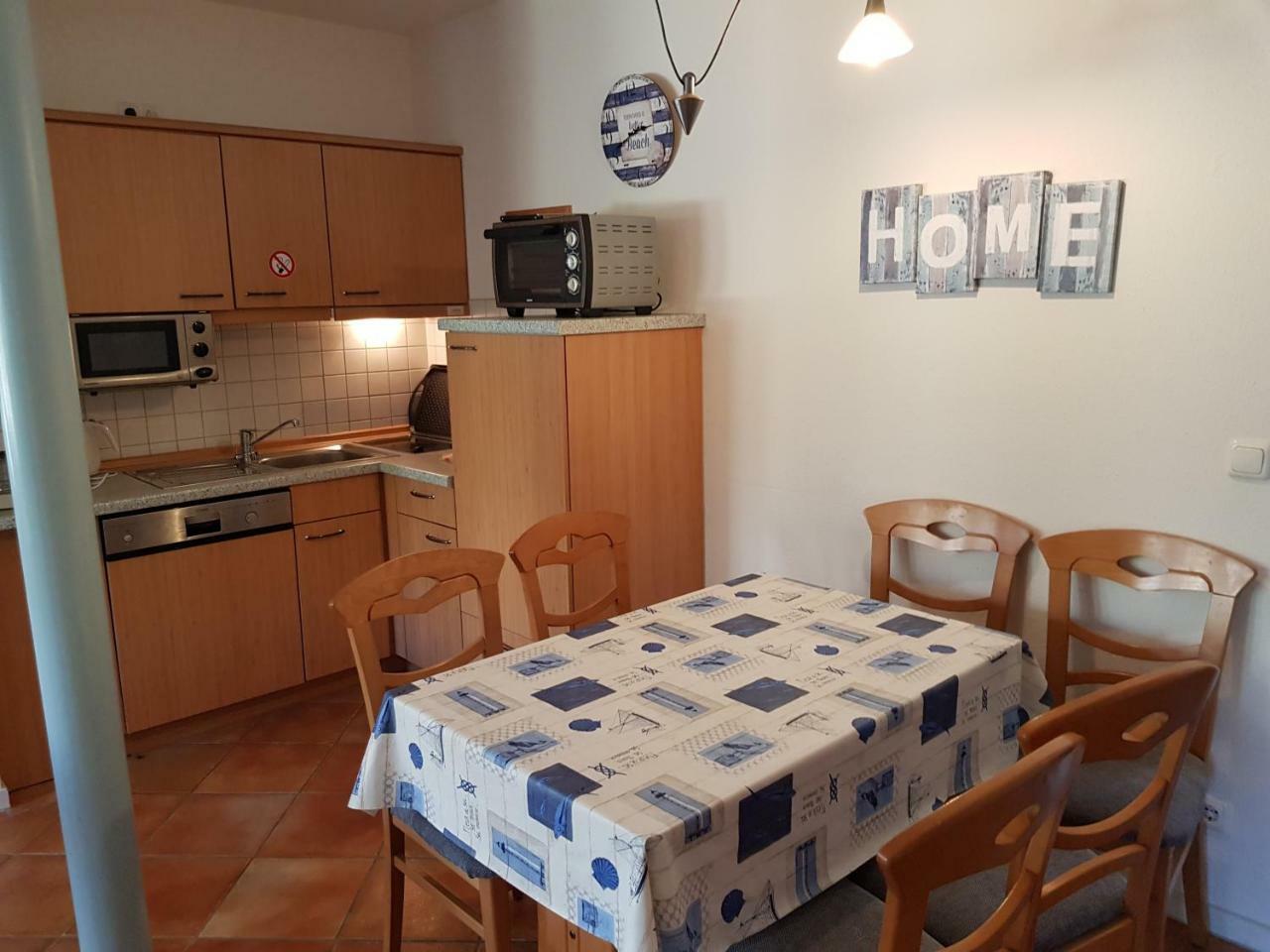 Ferienwohnung 4 Im Haus Am See Mit Wintergarten Und Terrasse Seedorf  Kamer foto